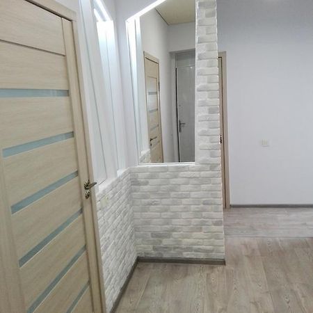 Apartment On Kryvorizhstal Street 35-24 Kryvyi Rih Exterior photo