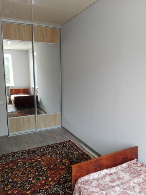 Apartment On Kryvorizhstal Street 35-24 Kryvyi Rih Exterior photo